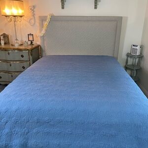 Luxurious vintage Blue Comforter with sea shells stitching